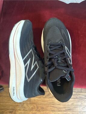 New Balance Black & White FuelCell Women’s 9 Wide Men’s 7.5 Wide Running Shoes